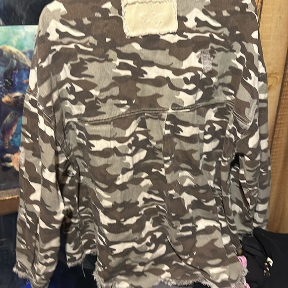 POL button up - Picture 6 of 6